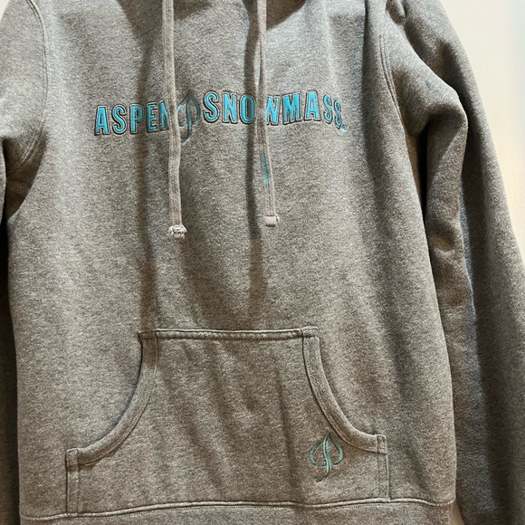 Aspen Snowmass Embroidered Gray Hoodie XL Front Pockets Armpit To armpit 22” - Picture 4 of 7